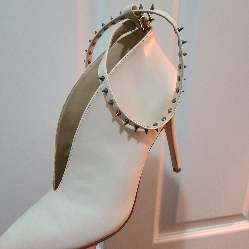 Spike booties